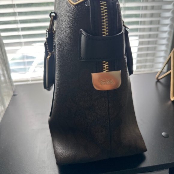 Coach Carry - Picture 3 of 4